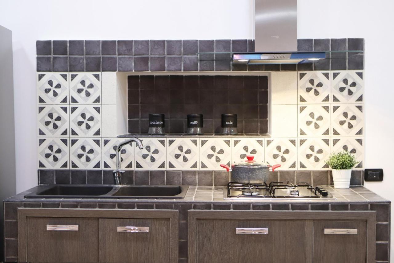 Modern Apartment At Piazza Del Gesu' By Wonderful Italy Наполи Екстериор снимка