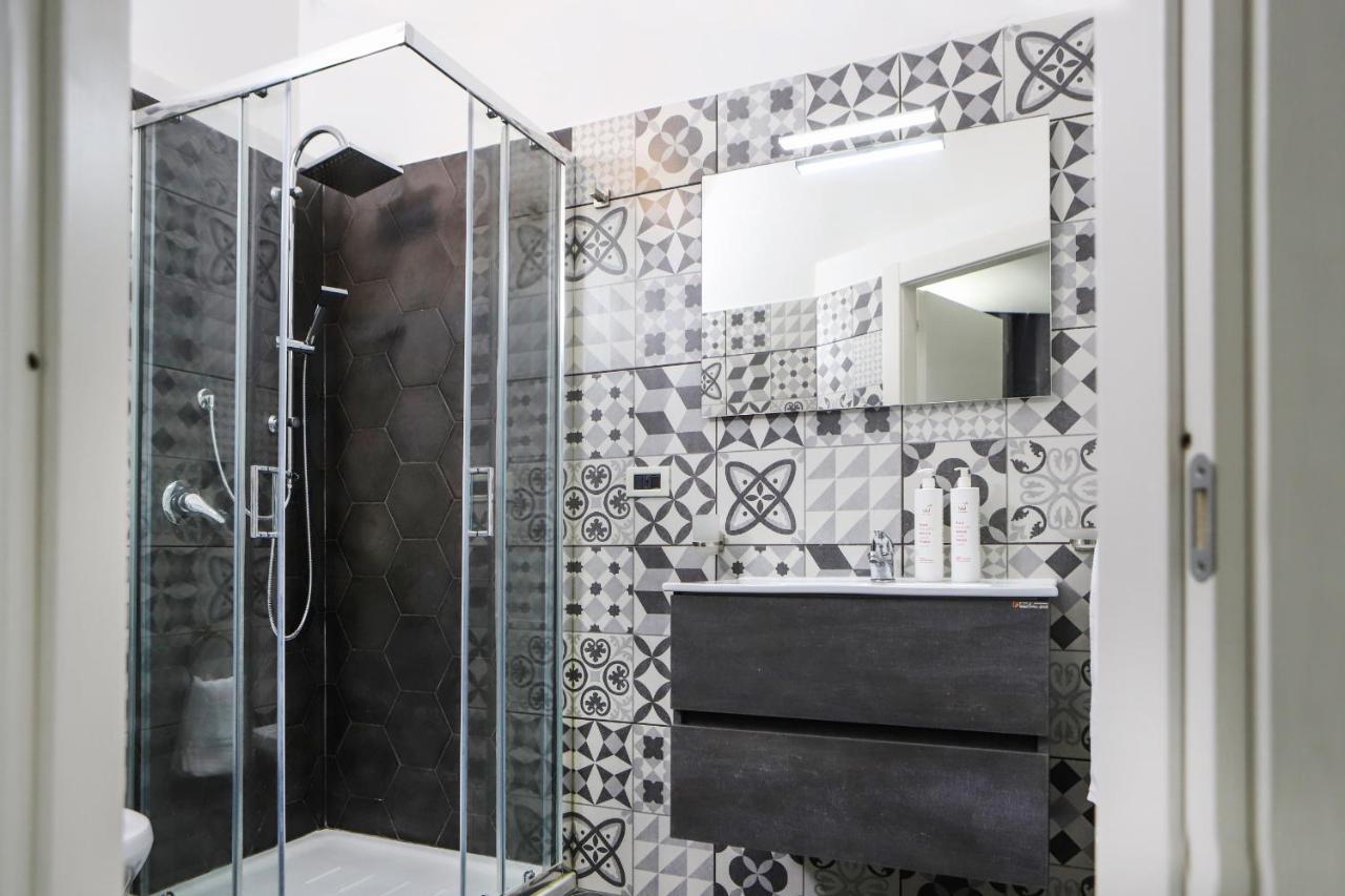 Modern Apartment At Piazza Del Gesu' By Wonderful Italy Наполи Екстериор снимка