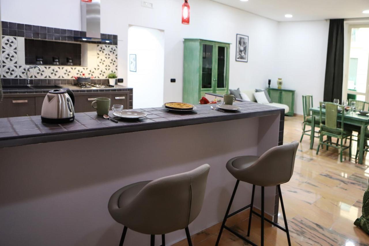 Modern Apartment At Piazza Del Gesu' By Wonderful Italy Наполи Екстериор снимка