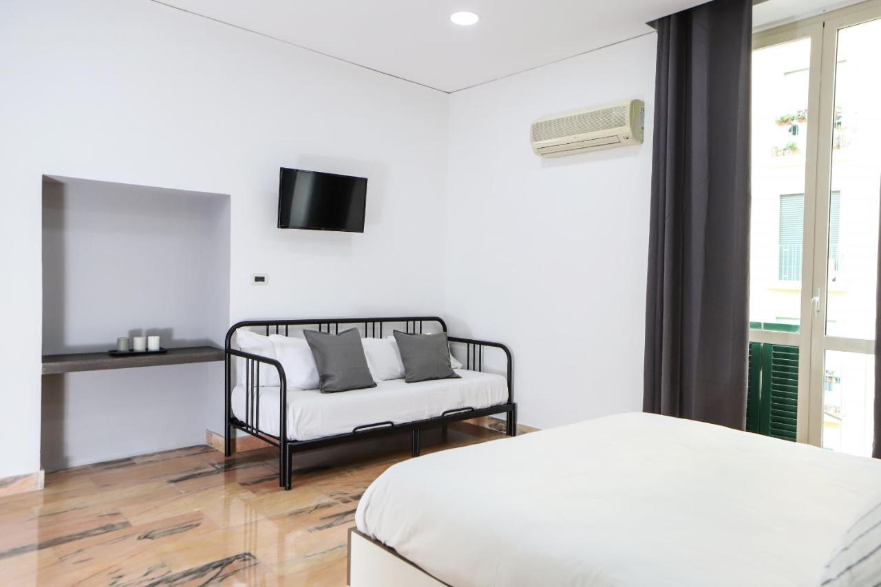 Modern Apartment At Piazza Del Gesu' By Wonderful Italy Наполи Екстериор снимка