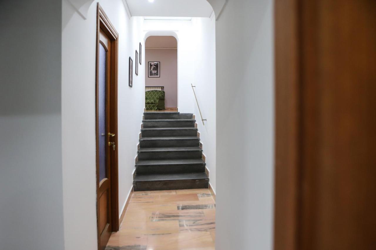 Modern Apartment At Piazza Del Gesu' By Wonderful Italy Наполи Екстериор снимка