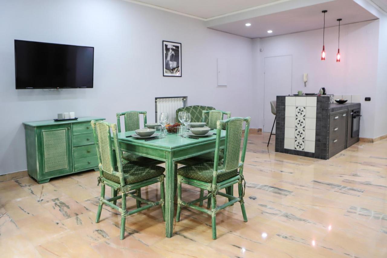 Modern Apartment At Piazza Del Gesu' By Wonderful Italy Наполи Екстериор снимка