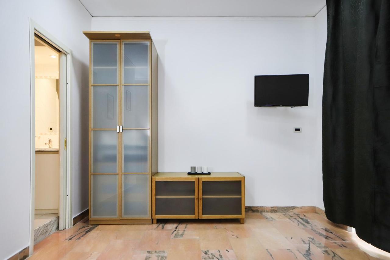 Modern Apartment At Piazza Del Gesu' By Wonderful Italy Наполи Екстериор снимка