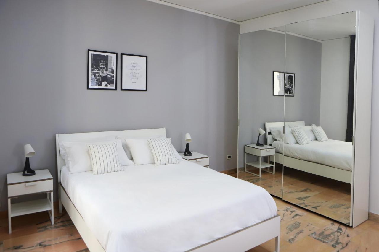 Modern Apartment At Piazza Del Gesu' By Wonderful Italy Наполи Екстериор снимка