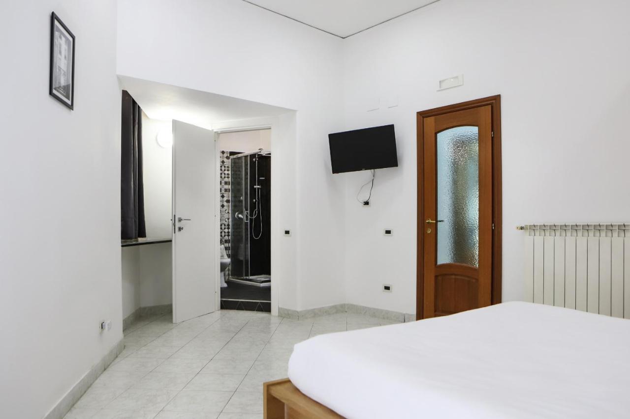 Modern Apartment At Piazza Del Gesu' By Wonderful Italy Наполи Екстериор снимка